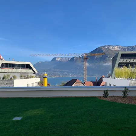 Pépites - La Scene Du - Deux Pièces De Gamme Avec Garage Privée Annecy